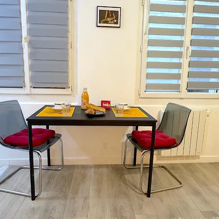 Apartment Le Rennequin Paris