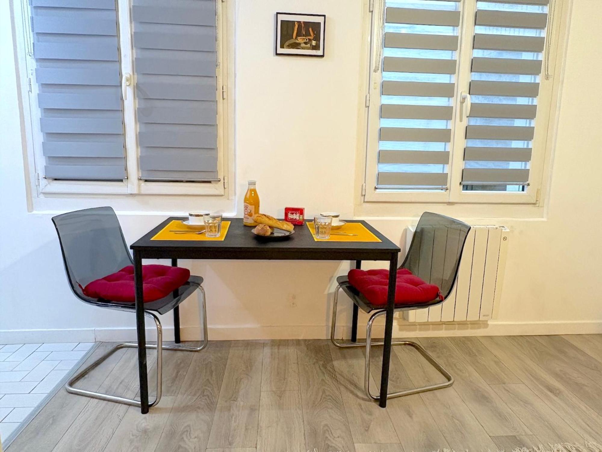 Apartment Le Rennequin Paris